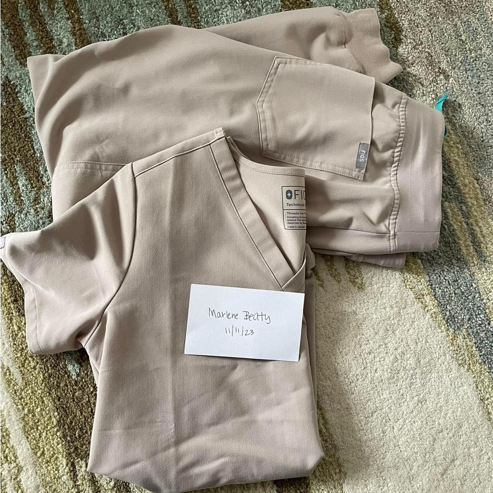Figs scrubs